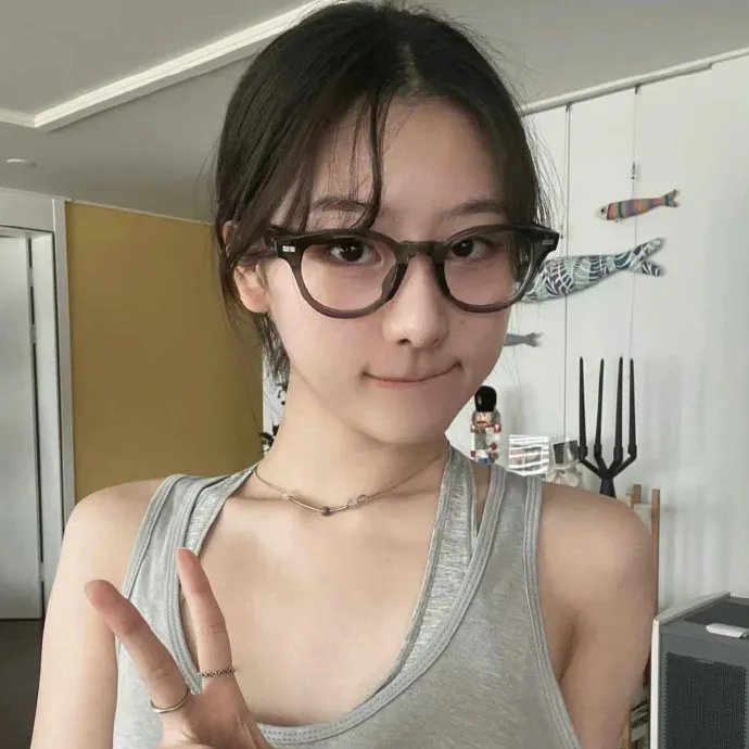 阿罗有枝彩色笔